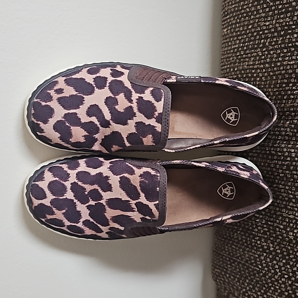 ARIAT WOMEN'S RYDER SLIP-ON LEOPARD SHOES - ROUND TOE 7